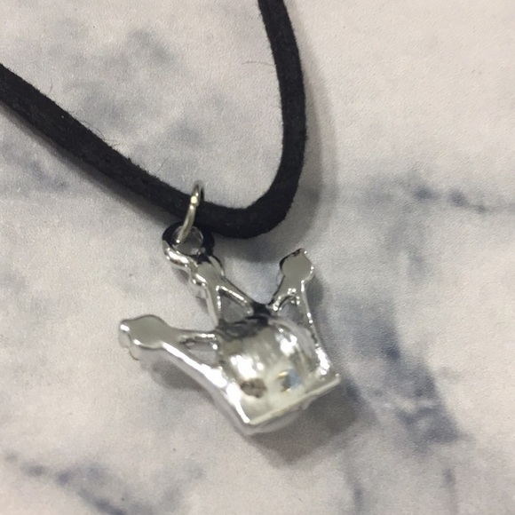 Black Velvet Crown Choker - Picture 7 of 9